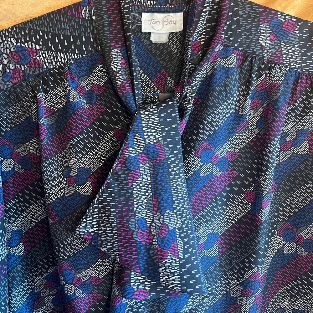Vintage TanJay secretary  Patterned Blouse with Tie Neck 1980s M